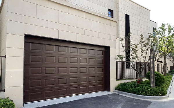 托喀依乡车库门