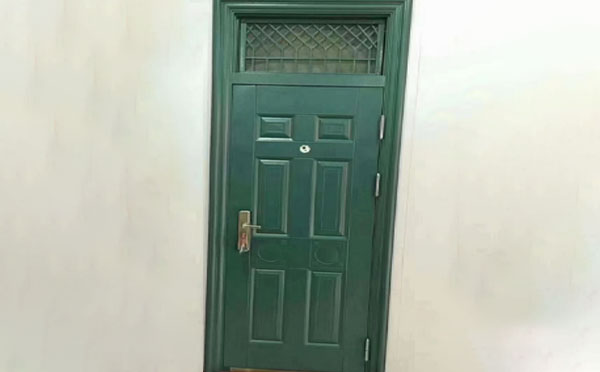 托喀依乡学校教室门