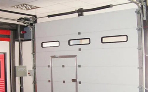 托喀依乡工业提升门的安装方法