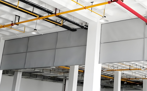 商场防烟分区常闭节点：托喀依乡挡烟垂壁高度与控制器接线图解