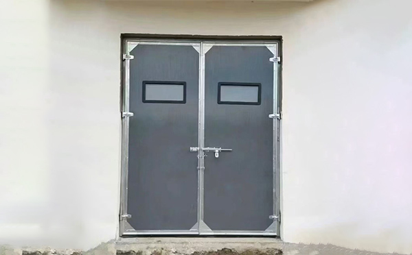 托喀依乡工业门在高温作业区域的运行表现