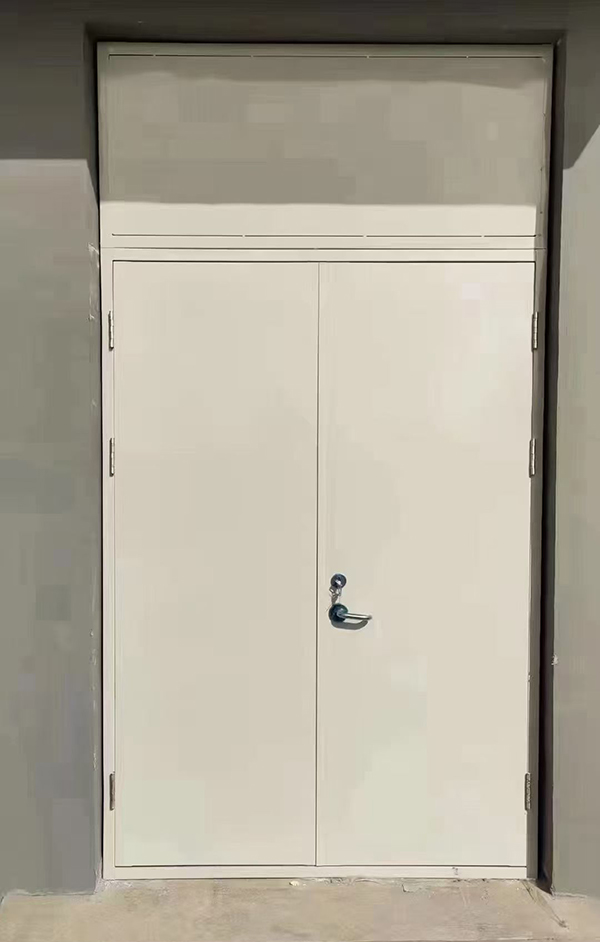 展览馆项目完成大跨度托喀依乡防火门安装